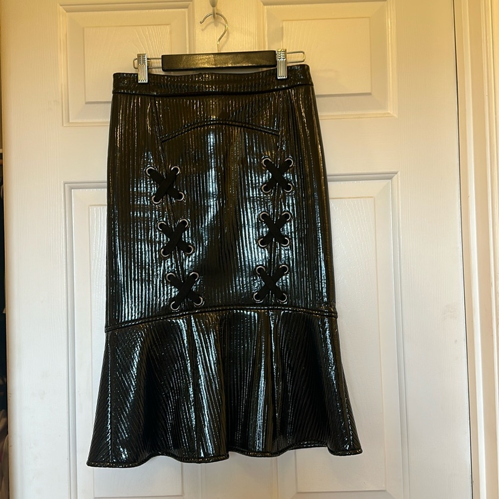 BCBG MAXAZRIA black leather skirt, size xs